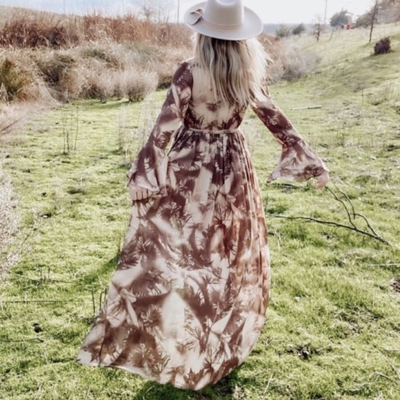 SUNSET - MAXI DRESS Floral Print Maxi Dress Cream and Brown - Picture 3 of 11